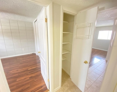 320 Lakeview Street - Photo Thumbnail 10