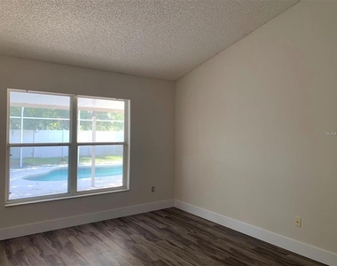 427 Fieldstream Boulevard - Photo Thumbnail 3