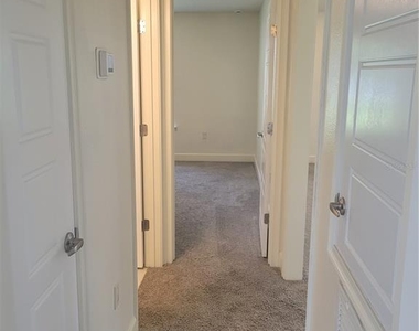 25 Barrington Drive - Photo Thumbnail 14