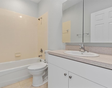 3923 Cape Haze Drive - Photo Thumbnail 16