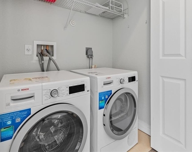 3923 Cape Haze Drive - Photo Thumbnail 14