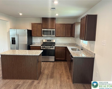 157 Van Fleet Circle - Photo Thumbnail 8