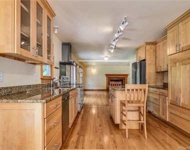 10 Fernwood Road - Photo Thumbnail 2
