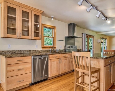 10 Fernwood Road - Photo Thumbnail 3