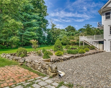 10 Fernwood Road - Photo Thumbnail 17