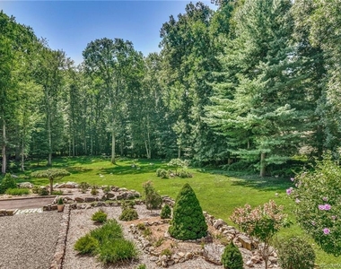 10 Fernwood Road - Photo Thumbnail 16