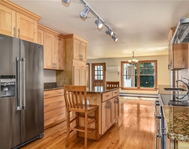 10 Fernwood Road - Photo Thumbnail 4