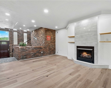 2128 Merriman Way - Photo Thumbnail 6