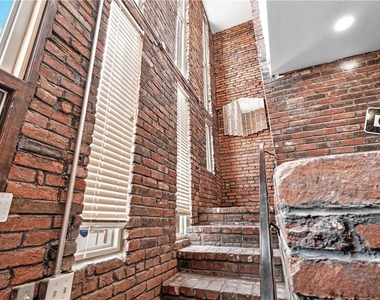 2128 Merriman Way - Photo Thumbnail 2