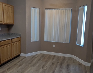 3925 Lazy Pine Street - Photo Thumbnail 9