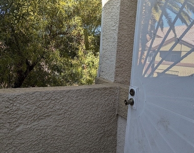 3925 Lazy Pine Street - Photo Thumbnail 4