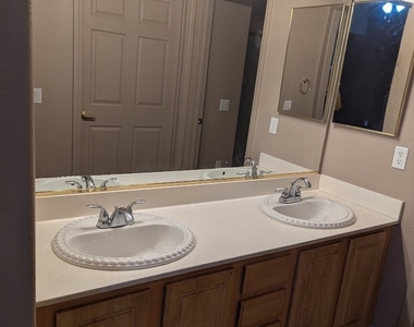 3925 Lazy Pine Street - Photo Thumbnail 12