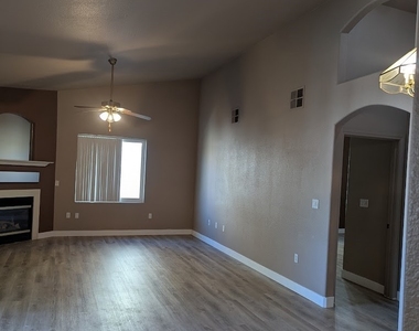 3925 Lazy Pine Street - Photo Thumbnail 10