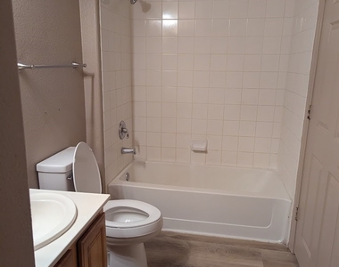 3925 Lazy Pine Street - Photo Thumbnail 5