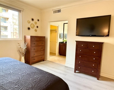 270 E Flamingo Road - Photo Thumbnail 19