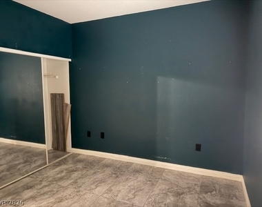 3318 N Decatur Boulevard - Photo Thumbnail 15