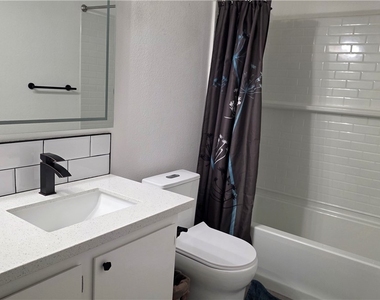 3913 Oakhill Avenue - Photo Thumbnail 3