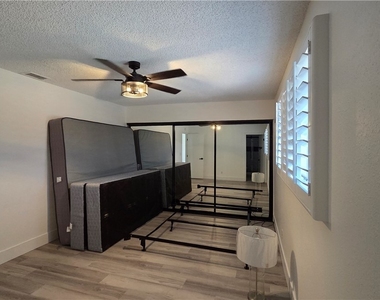 3913 Oakhill Avenue - Photo Thumbnail 8