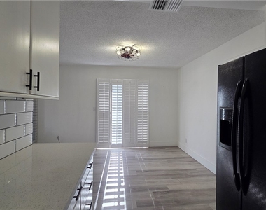3913 Oakhill Avenue - Photo Thumbnail 17