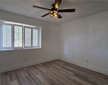 3913 Oakhill Avenue - Photo Thumbnail 11