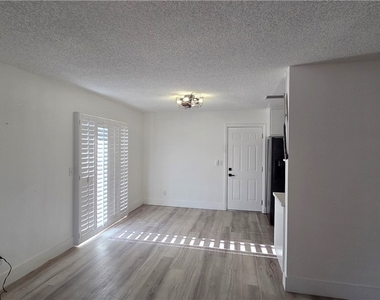 3913 Oakhill Avenue - Photo Thumbnail 13