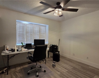 3913 Oakhill Avenue - Photo Thumbnail 9