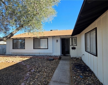 3913 Oakhill Avenue - Photo Thumbnail 2