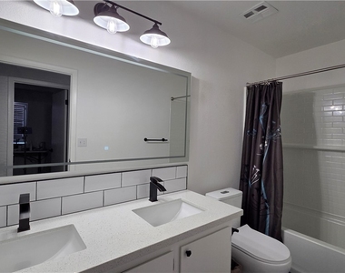 3913 Oakhill Avenue - Photo Thumbnail 5
