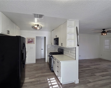 3913 Oakhill Avenue - Photo Thumbnail 15