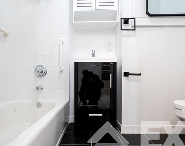 715 East 32nd Street - Photo Thumbnail 6