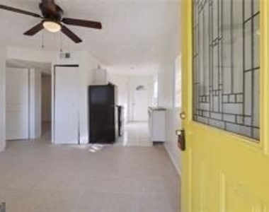 324 Brooks Avenue Sw - Photo Thumbnail 1
