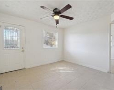 324 Brooks Avenue Sw - Photo Thumbnail 2
