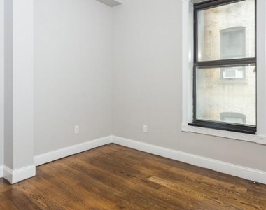 340 East 18th Street - Photo Thumbnail 6