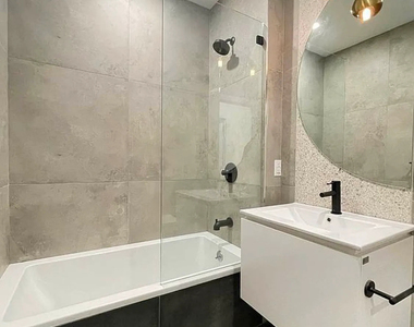 484 Gates Avenue - Photo Thumbnail 4