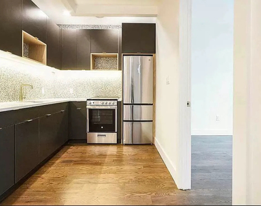 484 Gates Avenue - Photo Thumbnail 1