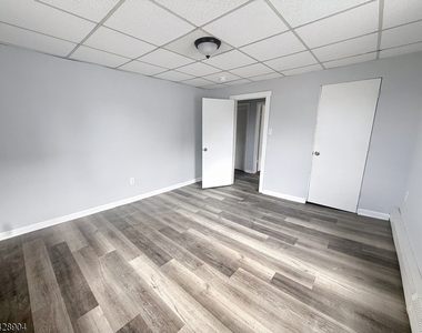 174 Main St - Photo Thumbnail 4