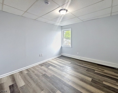 174 Main St - Photo Thumbnail 3