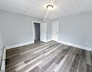 174 Main St - Photo Thumbnail 5
