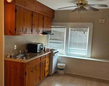 305 Penfield Pl - Photo Thumbnail 2