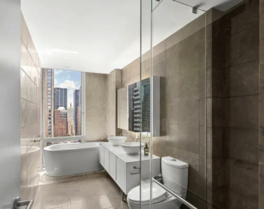 247 West 46th Street - Photo Thumbnail 4