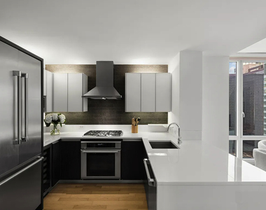 247 West 46th Street - Photo Thumbnail 2
