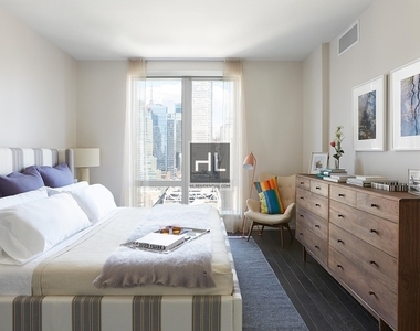 Tenth Avenue - Photo Thumbnail 8
