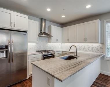 3205 Rosedale Avenue - Photo Thumbnail 6