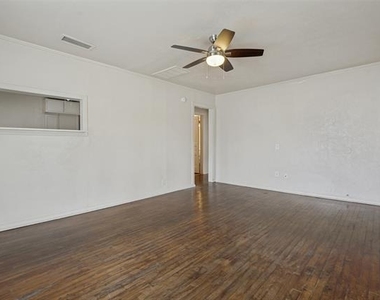 1106 Jackson Street - Photo Thumbnail 2