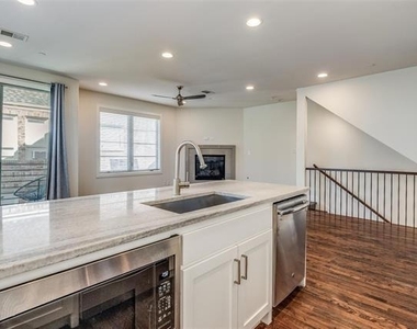 3205 Rosedale Avenue - Photo Thumbnail 7