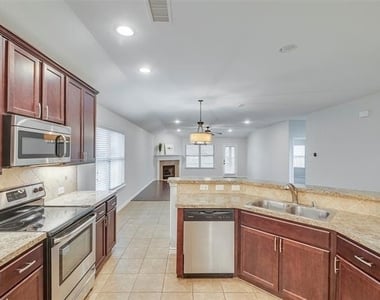 15036 Seventeen Lakes Boulevard - Photo Thumbnail 8