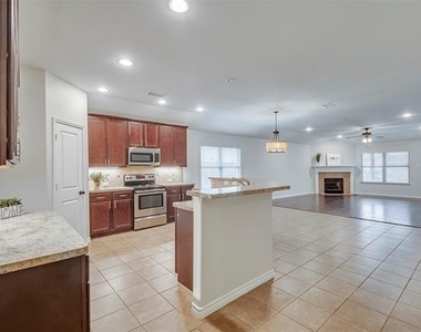15036 Seventeen Lakes Boulevard - Photo Thumbnail 5