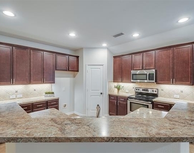 15036 Seventeen Lakes Boulevard - Photo Thumbnail 6