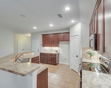 15036 Seventeen Lakes Boulevard - Photo Thumbnail 7