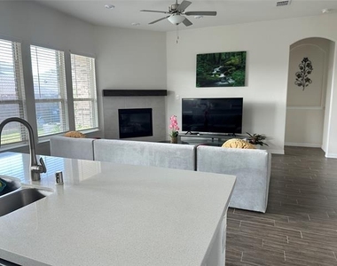 1313 Forest Haven Drive - Photo Thumbnail 17